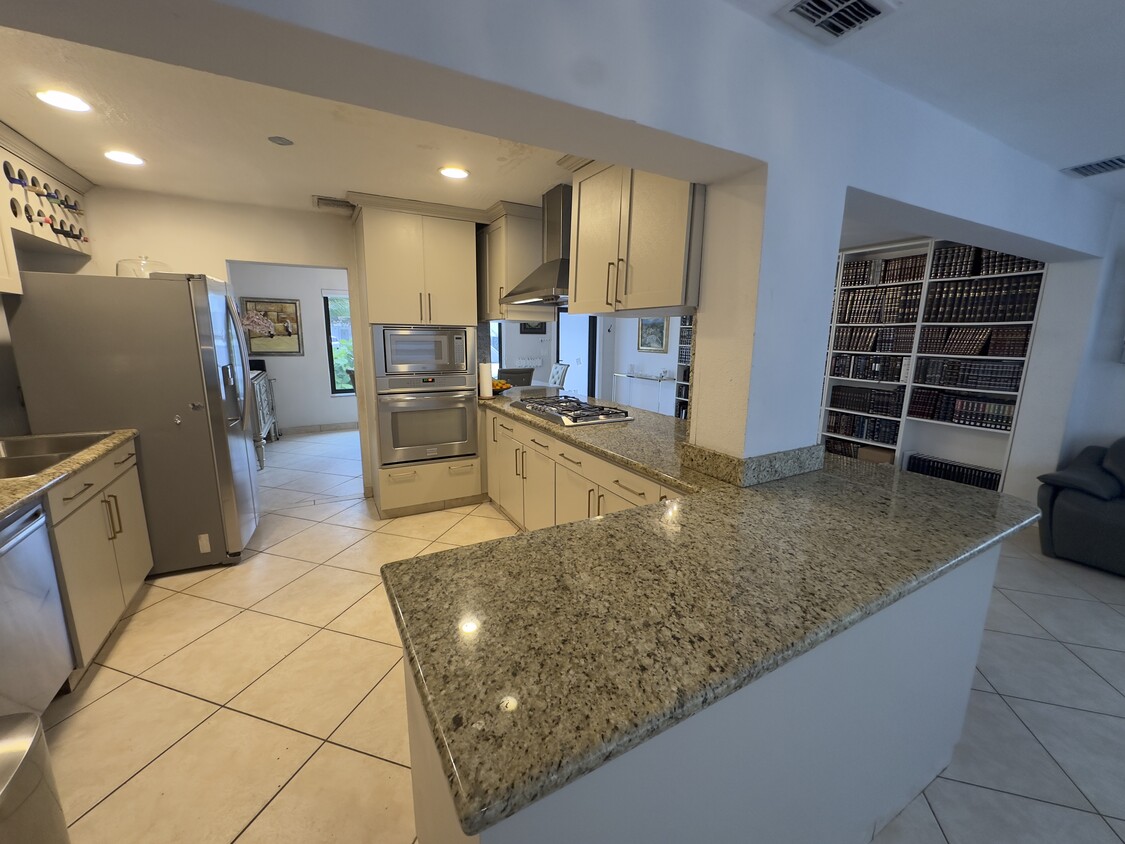 Photo - 2525 NE 214th St (Miami, FL)