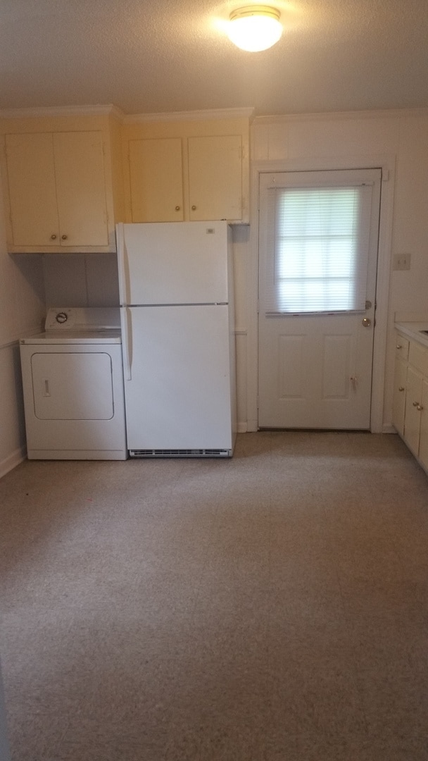 Building Photo - 2BD, 1 BA Duplex for rent.