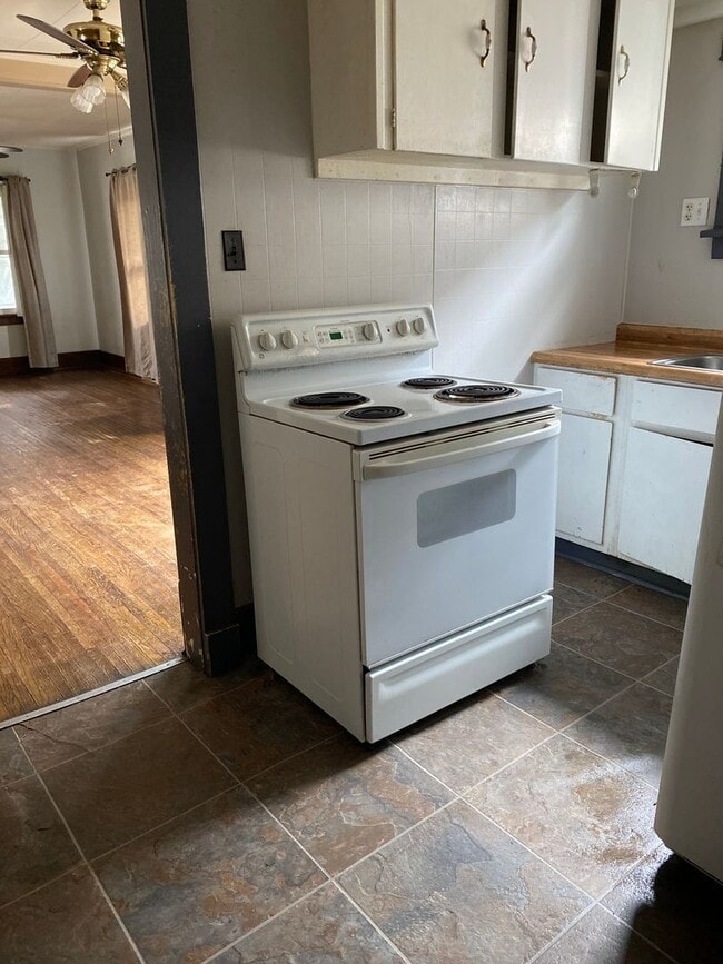 Building Photo - 226 Western Ave