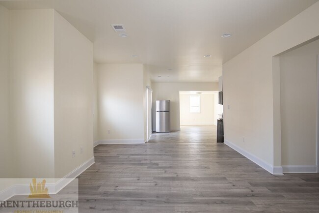 Foto del edificio - Updated 4BR House with 2 full baths and yard!