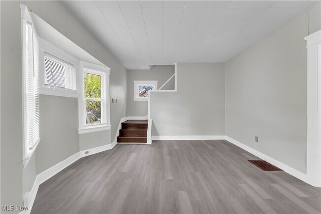 Foto del edificio - 14117 Sylvia Ave