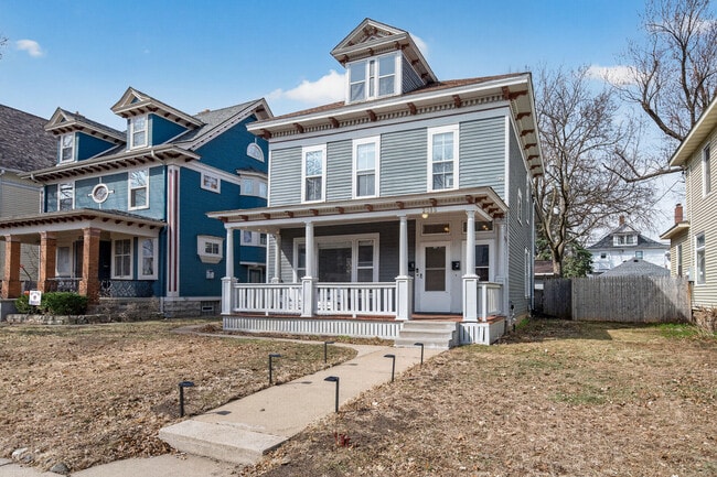 Building Photo - 2316 Fremont Ave S