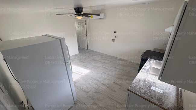 Building Photo - 1118 Chico St