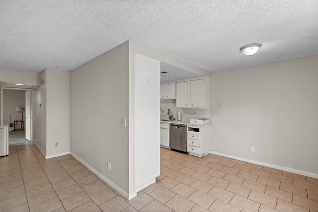 Foto del edificio - 1213 E Ave