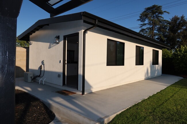 Building Photo - 1322 Campus Ave