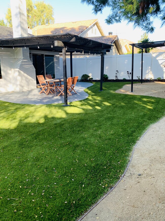 Foto del edificio - 5428 Meadow Vista Way