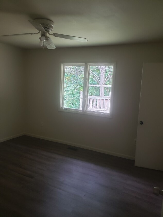 Foto del edificio - 1215 E Main St