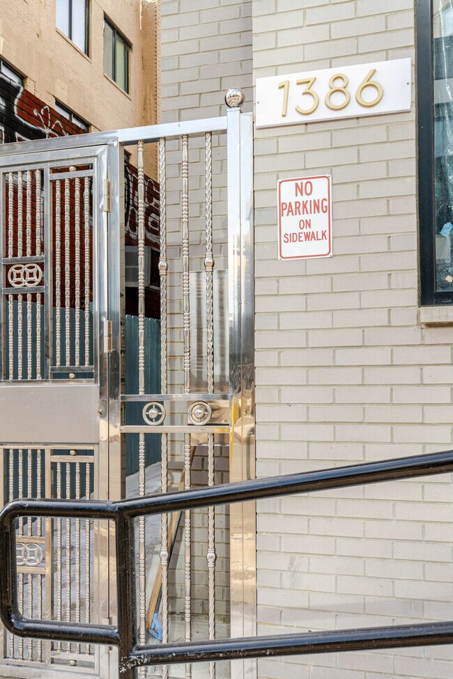 Foto del edificio - 1384 Ridge Ave