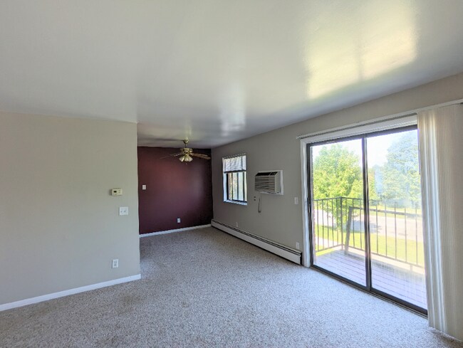 Building Photo - 362 Hope Ave