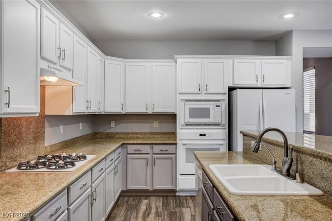 Building Photo - 5643 Almocita Ct