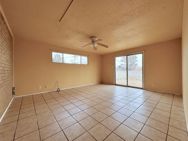 Building Photo - Northeast El Paso 4 Bed 2 Bath  Refrig A/C
