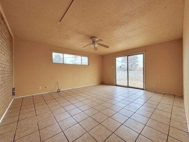 Foto del edificio - Northeast El Paso 4 Bed 2 Bath  Refrig A/C