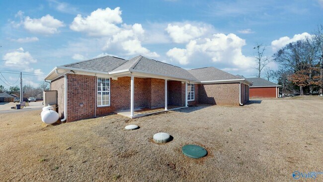 Building Photo - 121 Fawn Forest Dr