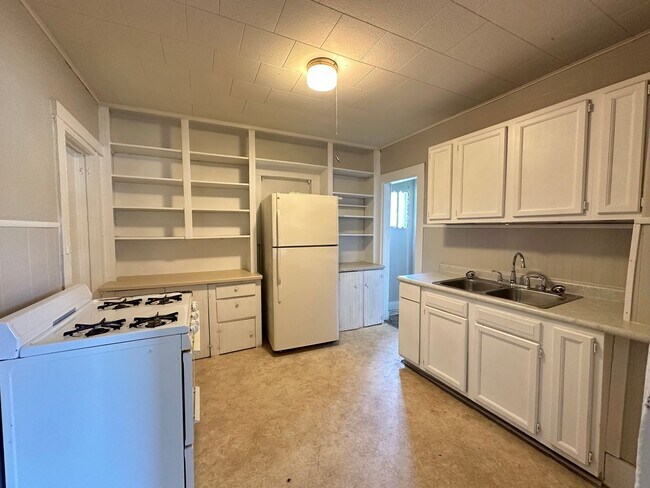 Building Photo - NW Fort Dodge 3 Bedroom $895