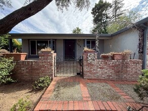 Building Photo - 153 Waterglen Cir