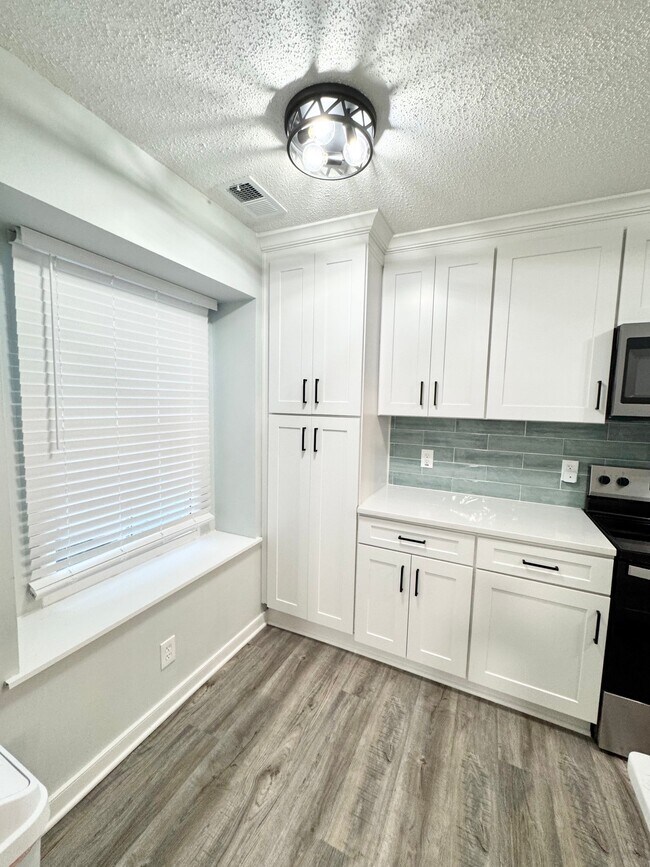 Foto del edificio - 3675 Sylvan Ln