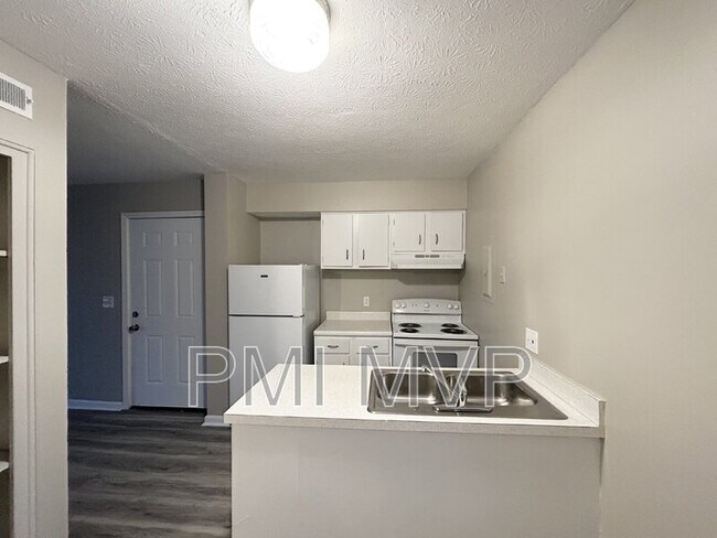 Foto del edificio - 822 Whitethorne Ave