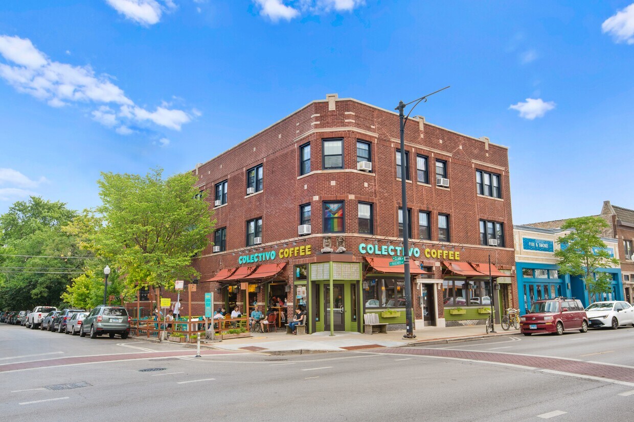 Foto principal - 5425 N Clark Apartments