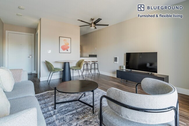 Foto del edificio - 900 E Hillsdale Blvd