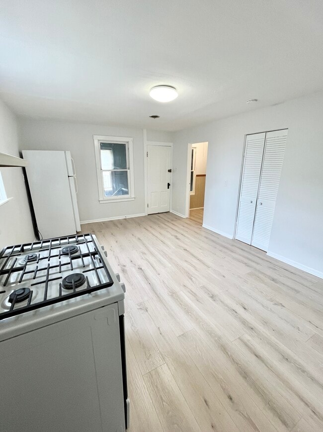 Building Photo - 3609 N Kedvale Ave