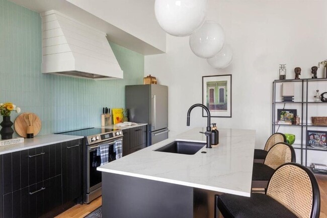 Building Photo - 955 Wylie St SE