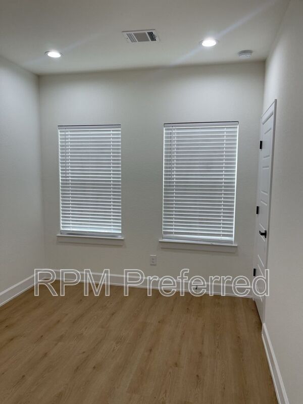 Foto del edificio - 3713 Dreyfus St