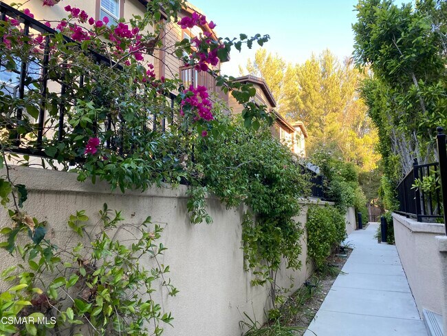 Foto del edificio - 730 Tennis Club Ln