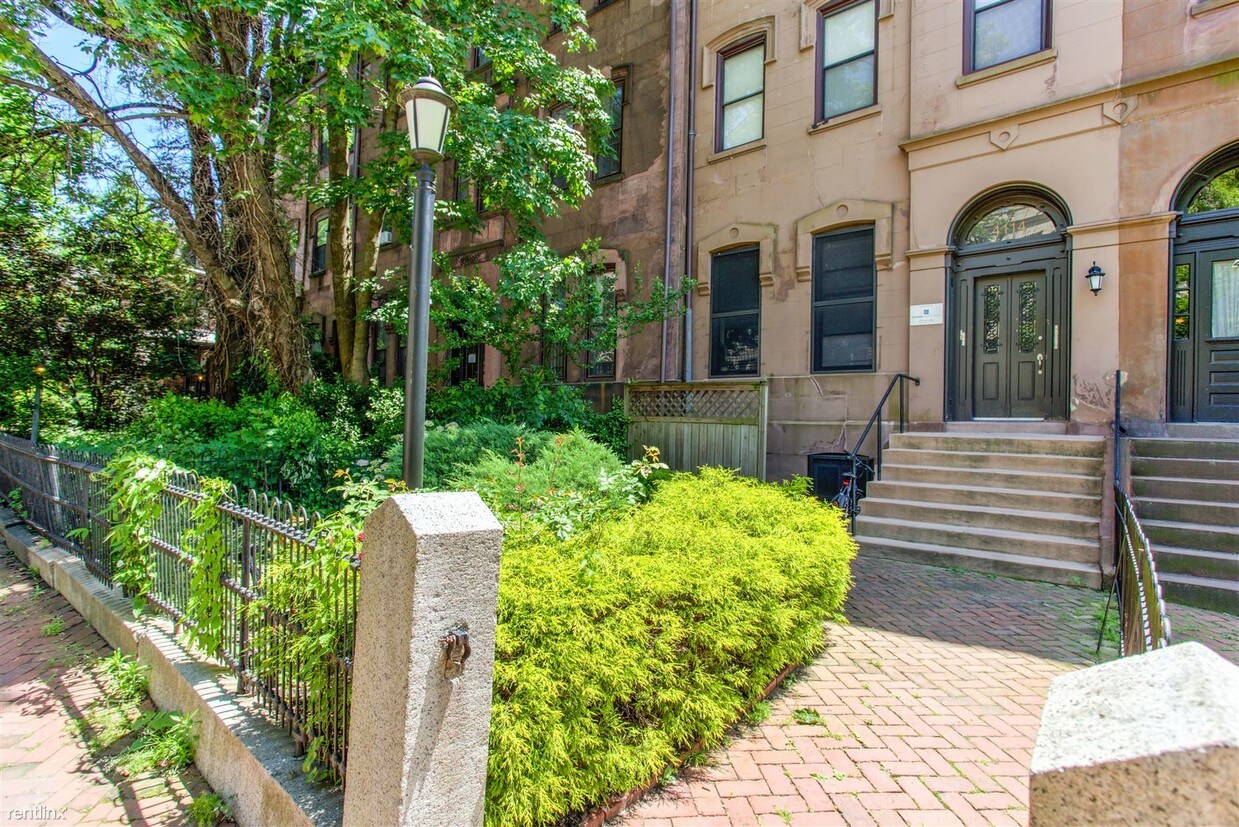 4114 Spruce St, Philadelphia, PA 19104 Room for Rent in