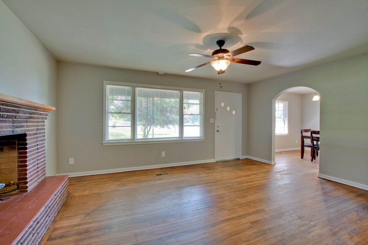 Living Room - 705 Jordan Ln NW