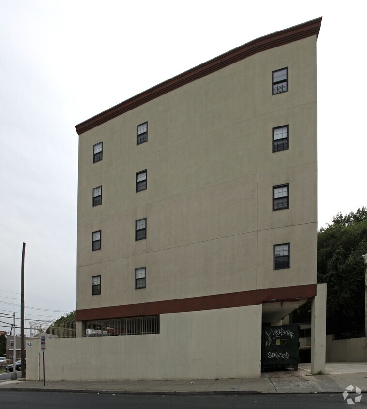 Vista trasera del edificio - Belmont/McBride Apartments