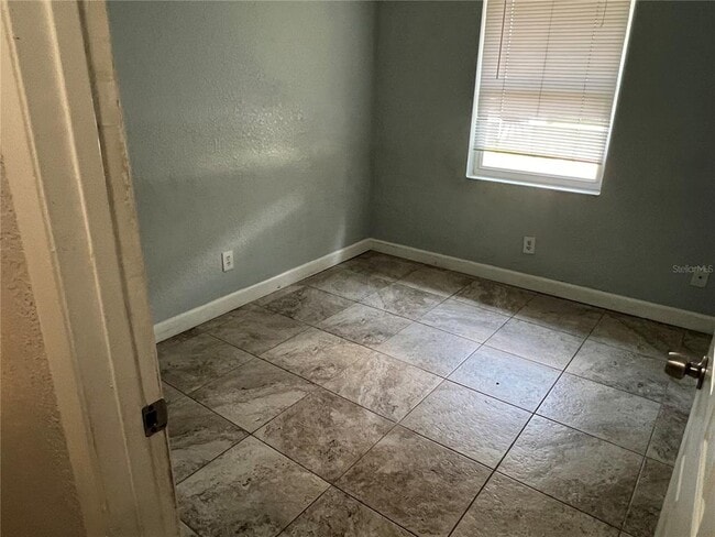 Building Photo - 920 Maydell Dr