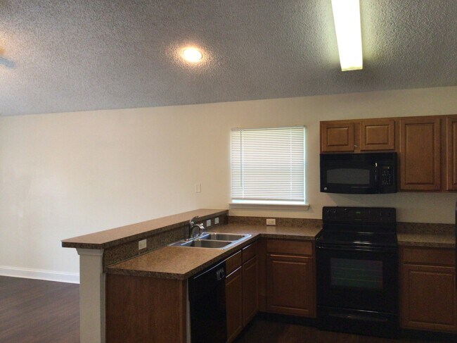 Building Photo - 11551 Oak Meadow Ln