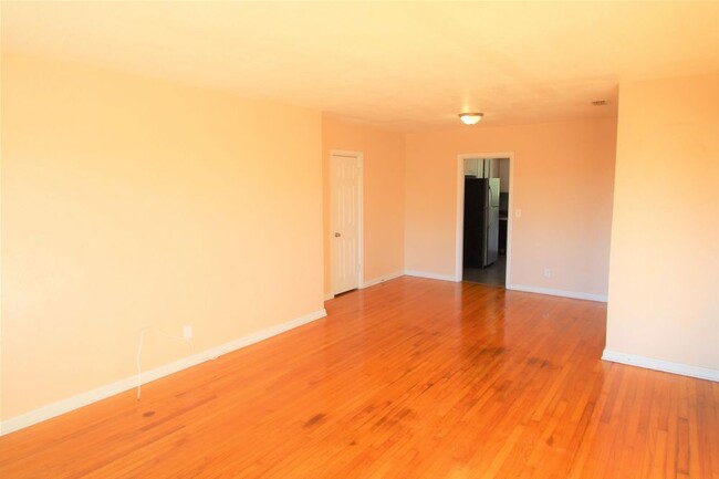 Building Photo - 1038 Arco Drive - 4