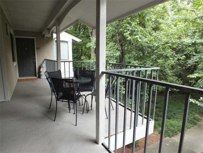 Foto del edificio - 5005 Wingate Way