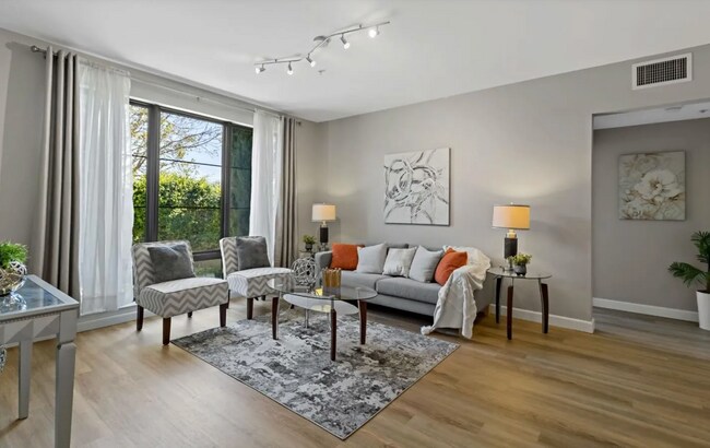 Foto del edificio - 1060 S 3rd St