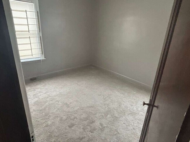 Building Photo - 19231 Mapleview St