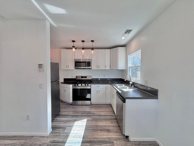 Building Photo - 3774 S Gramercy Pl