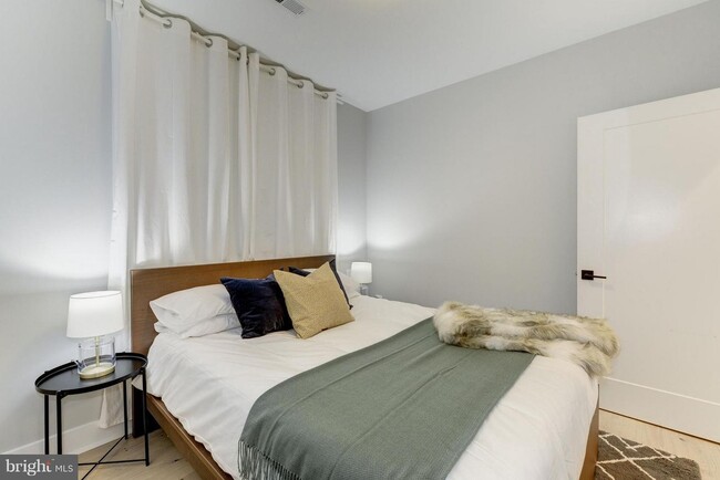 bedroom - 1344 Maryland Ave NE