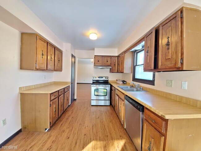 Foto del edificio - 3 br, 2.5 bath Townhome - 16515 Dane Ct E