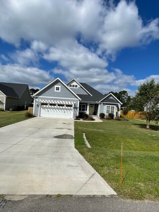 Primary Photo - Welcome to this charming 3-bedroom, 2-bath...