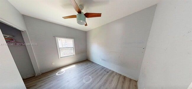 Foto del edificio - 236 NE 57th St