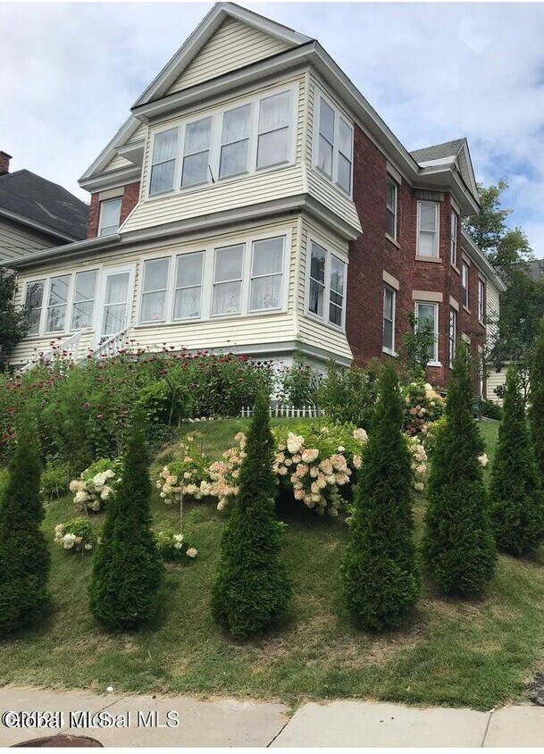 Foto principal - 240-242-242 Vrooman Ave