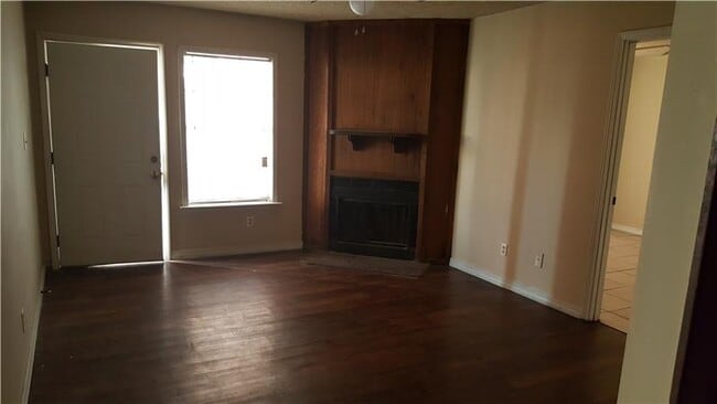 Building Photo - 102 Limoges St
