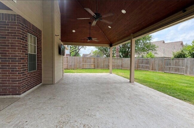Foto del edificio - 1811 Emerald Lake Ct