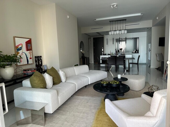 Building Photo - 300 Biscayne Blvd Way