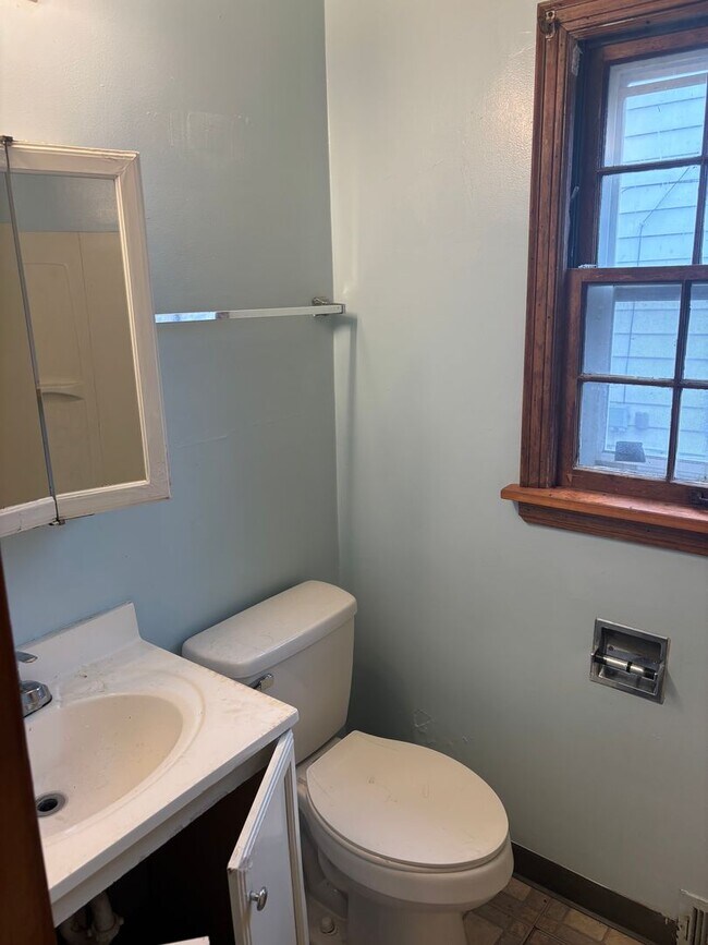 Building Photo - 3bd Single off Miles Cash Pay