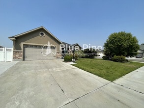 Building Photo - 340 Chateau Dr
