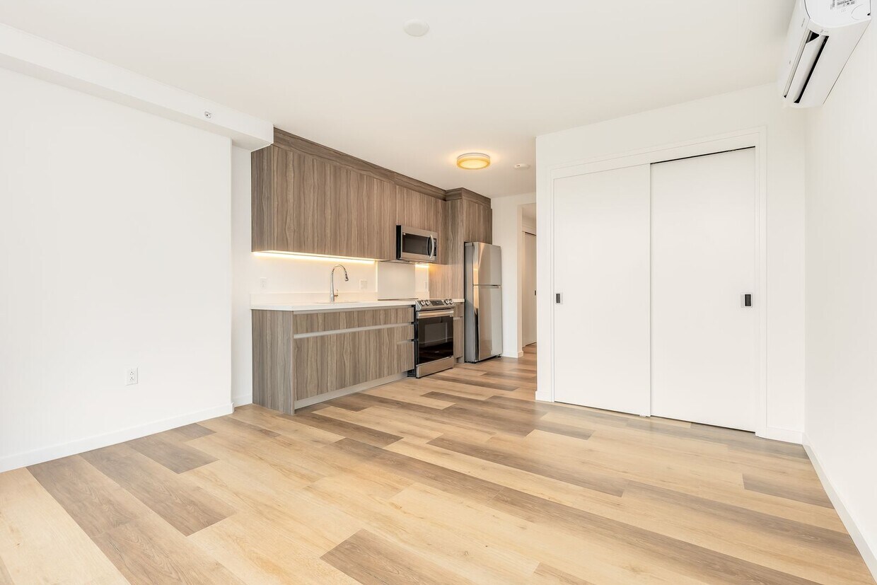 Foto principal - Urban Living w/Amenities - Studio w/1ba/1pkg PETS NEGOTIABLE!