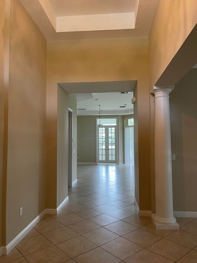 Building Photo - 9317 Via Grande W