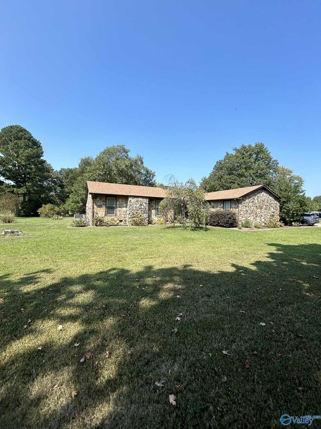 Building Photo - 17835 Oakdale Rd